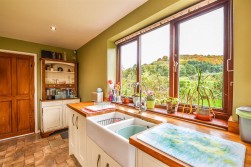 Dursley Road, Dursley