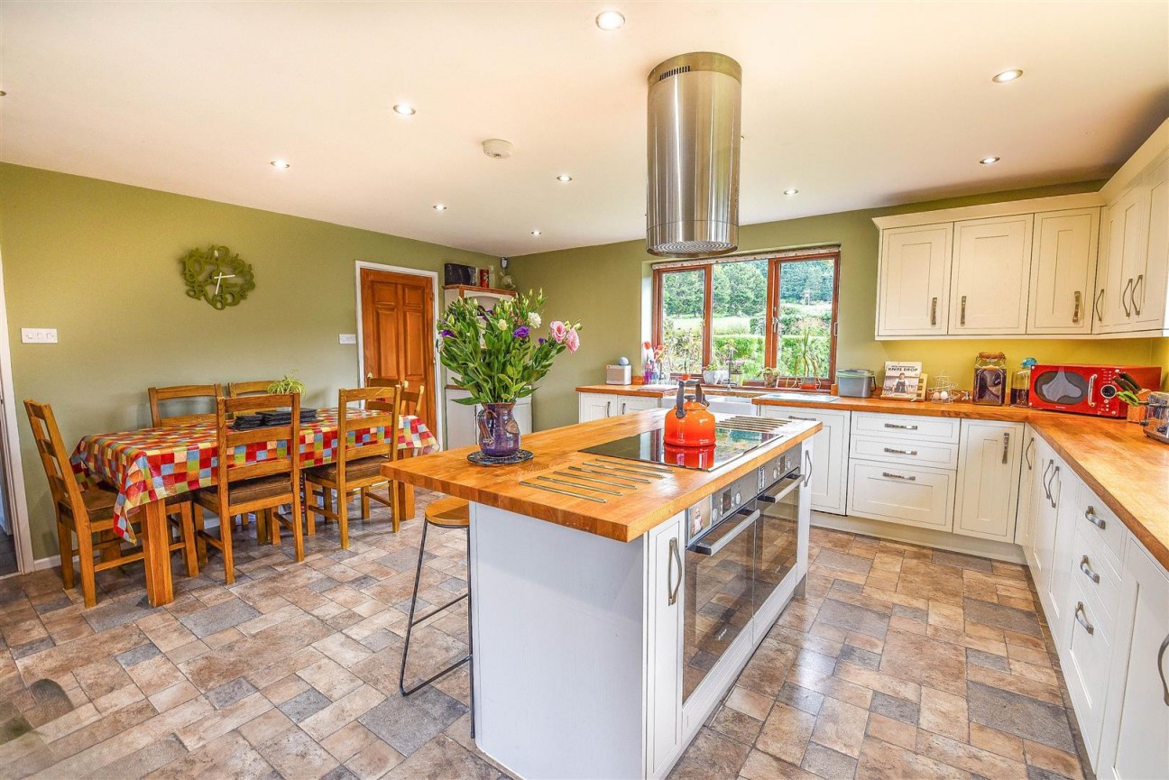 Dursley Road, Dursley