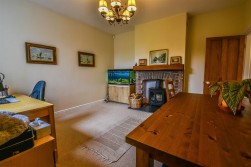 Dursley Road, Dursley