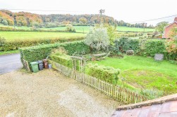 Dursley Road, Dursley