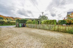 Dursley Road, Dursley