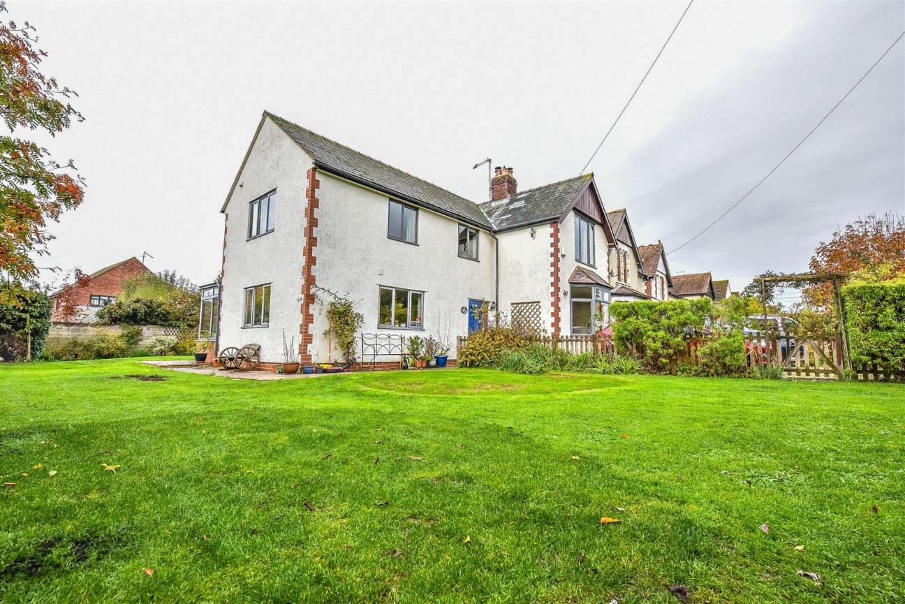 Dursley Road, Dursley