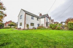 Dursley Road, Dursley