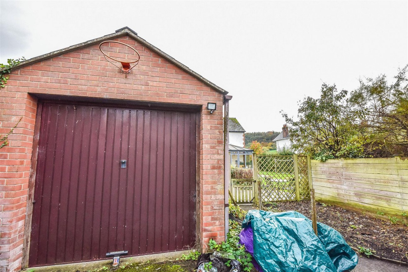 Dursley Road, Dursley