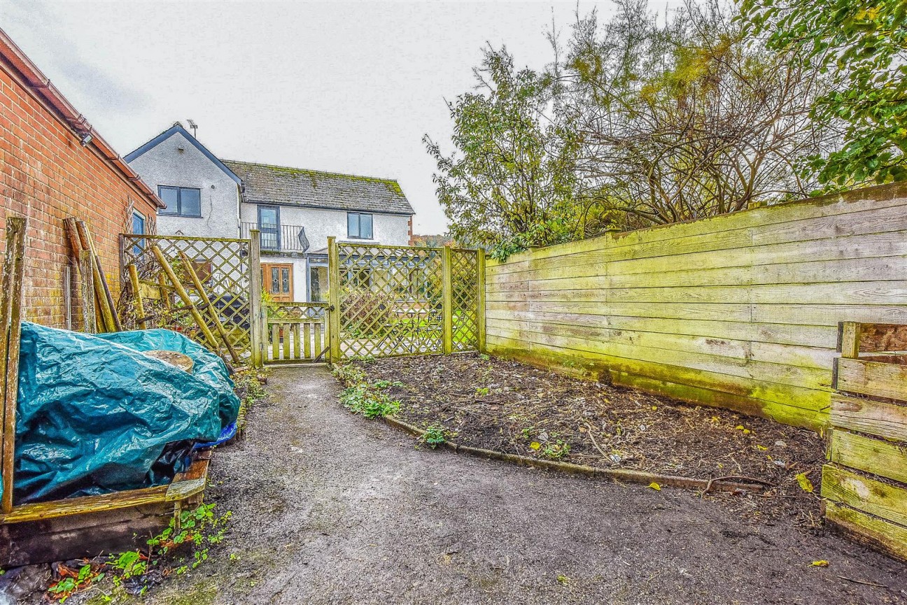 Dursley Road, Dursley