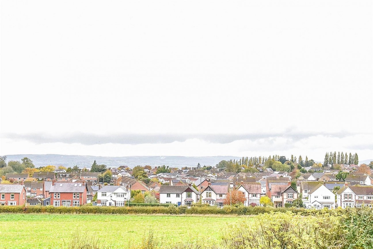 Dursley Road, Dursley