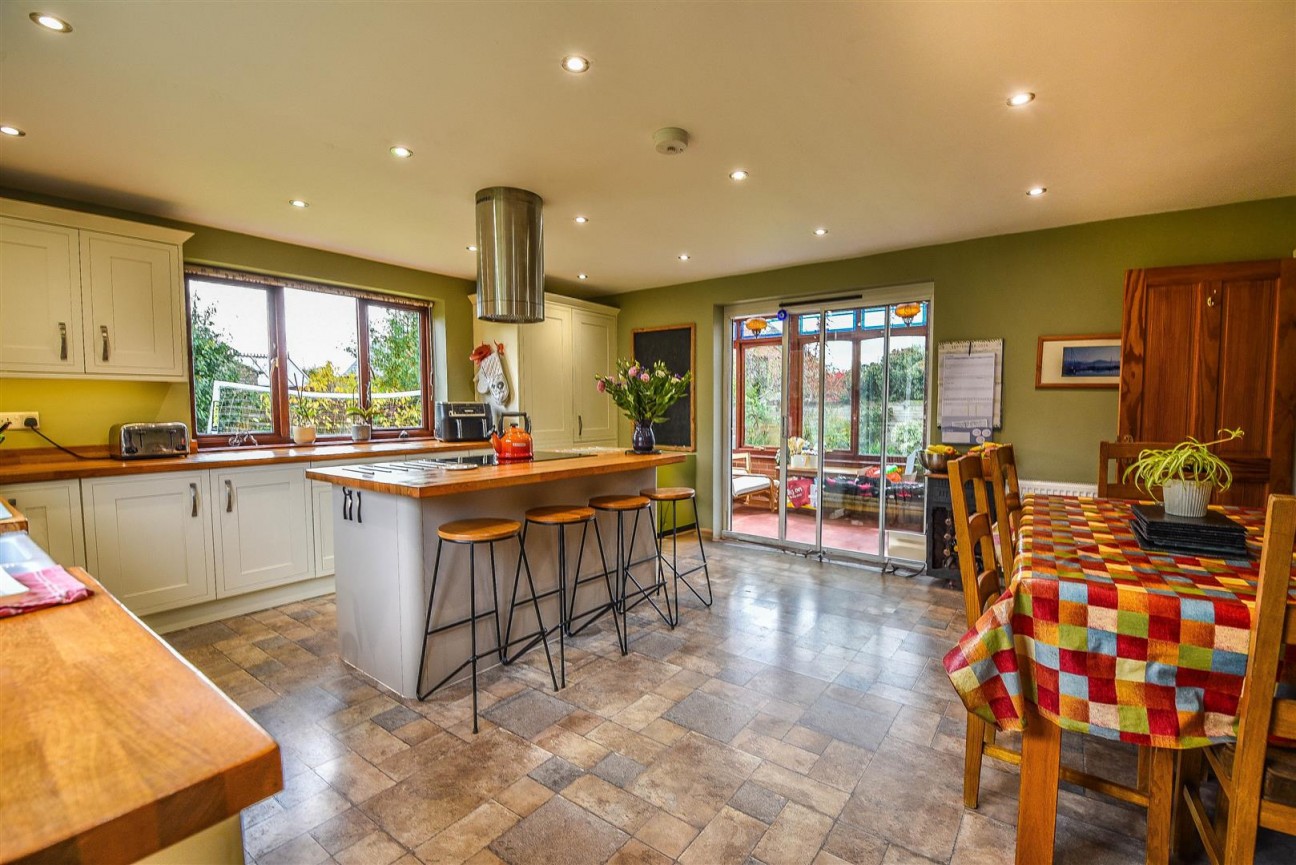 Dursley Road, Dursley