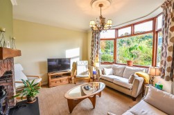 Dursley Road, Dursley