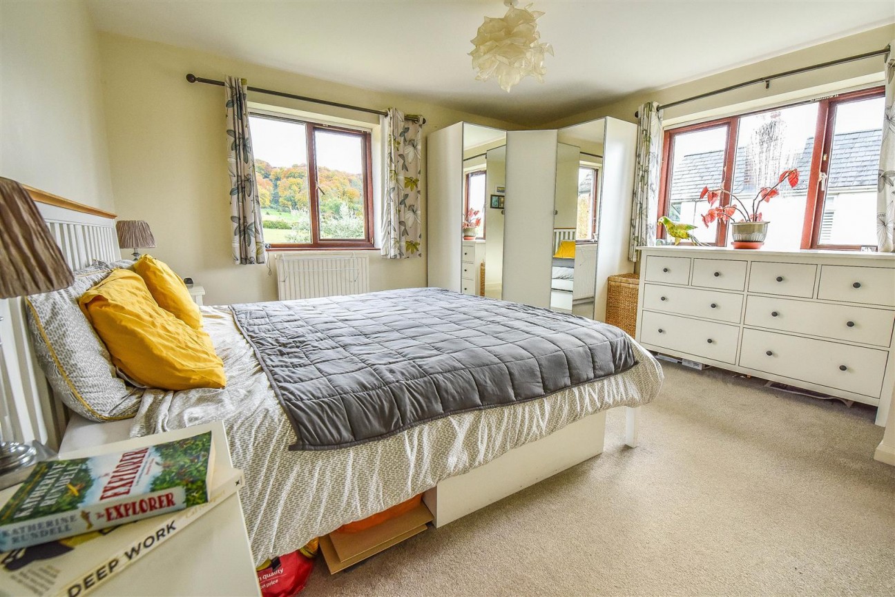 Dursley Road, Dursley