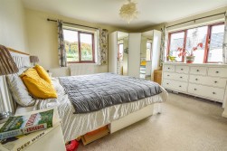 Dursley Road, Dursley