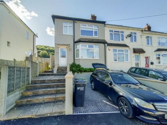 Lawrence Grove, Dursley