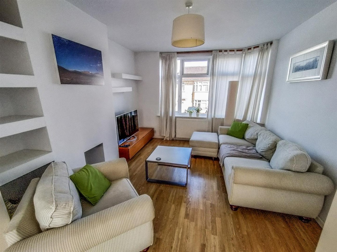 Lawrence Grove, Dursley