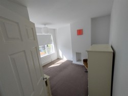 Lawrence Grove, Dursley