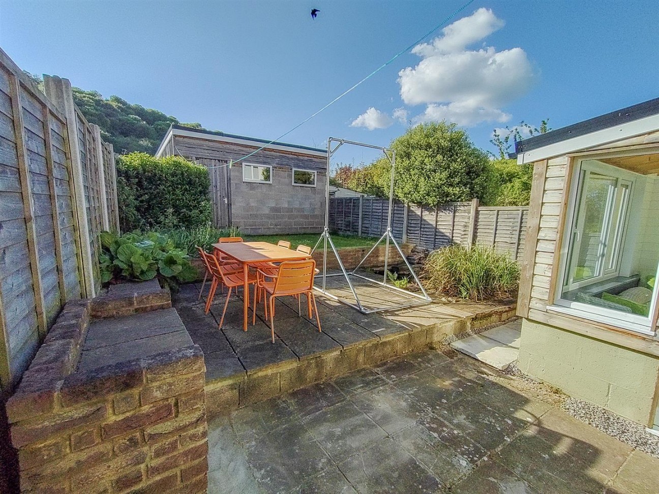 Lawrence Grove, Dursley