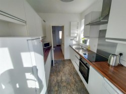 Lawrence Grove, Dursley