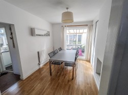 Lawrence Grove, Dursley