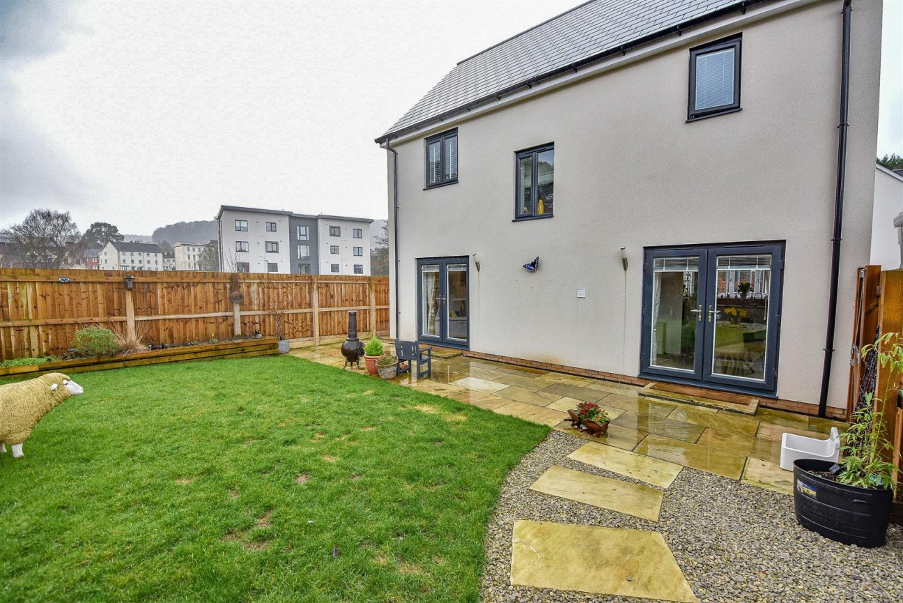 Lister Road, Dursley