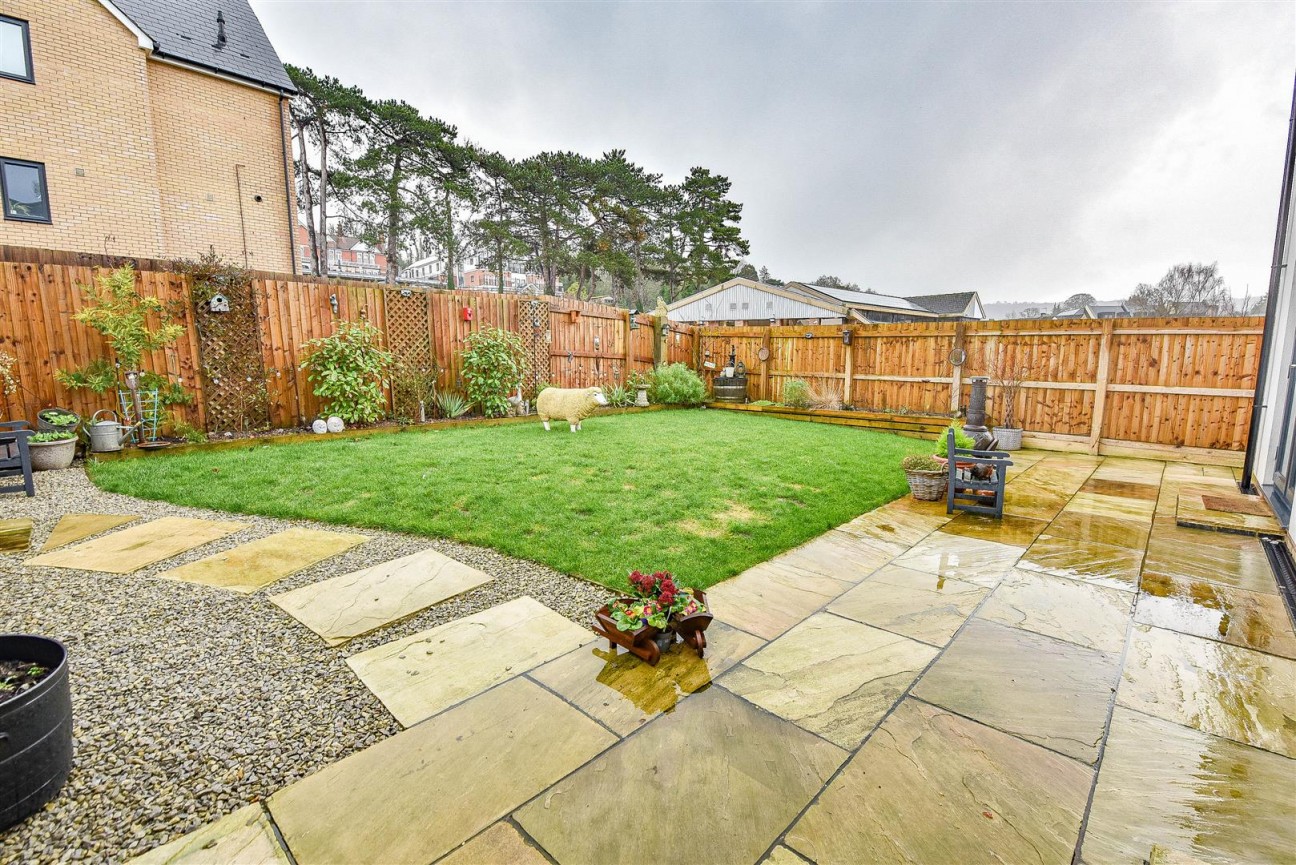 Lister Road, Dursley