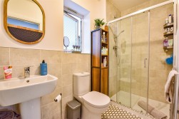 Lister Road, Dursley