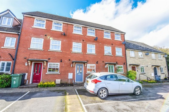 Legion Close, Dursley