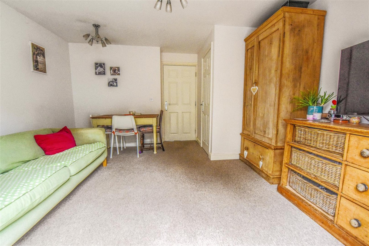 Legion Close, Dursley