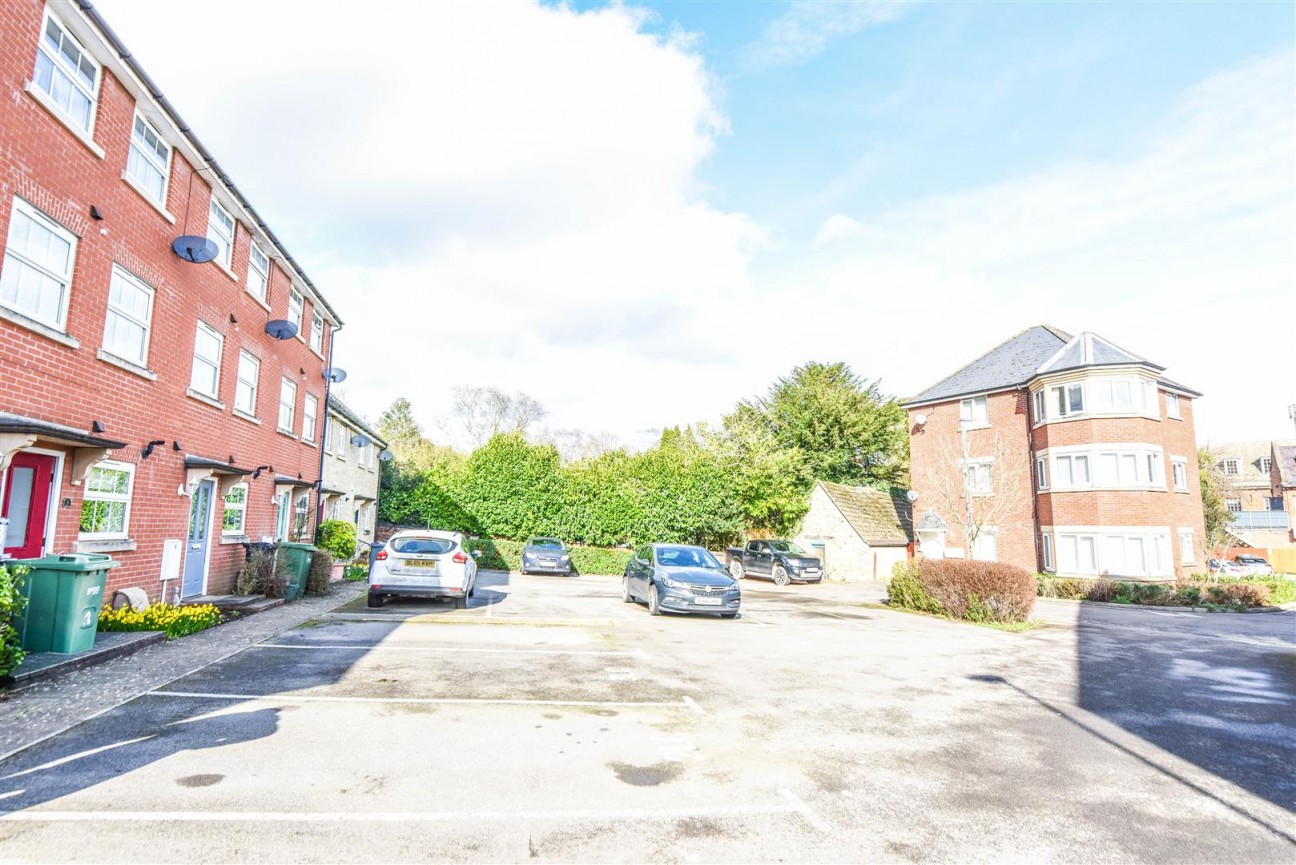 Legion Close, Dursley