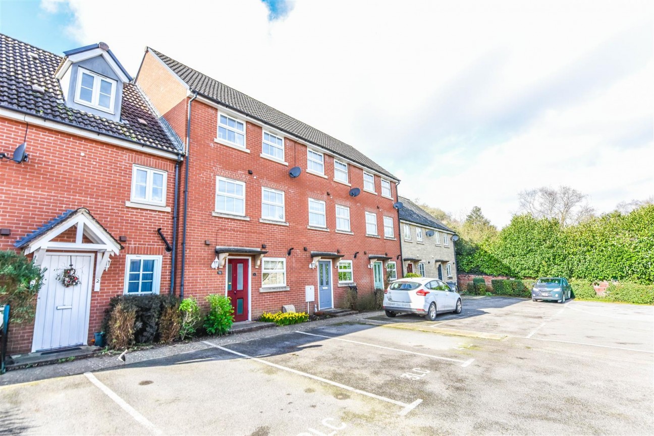 Legion Close, Dursley