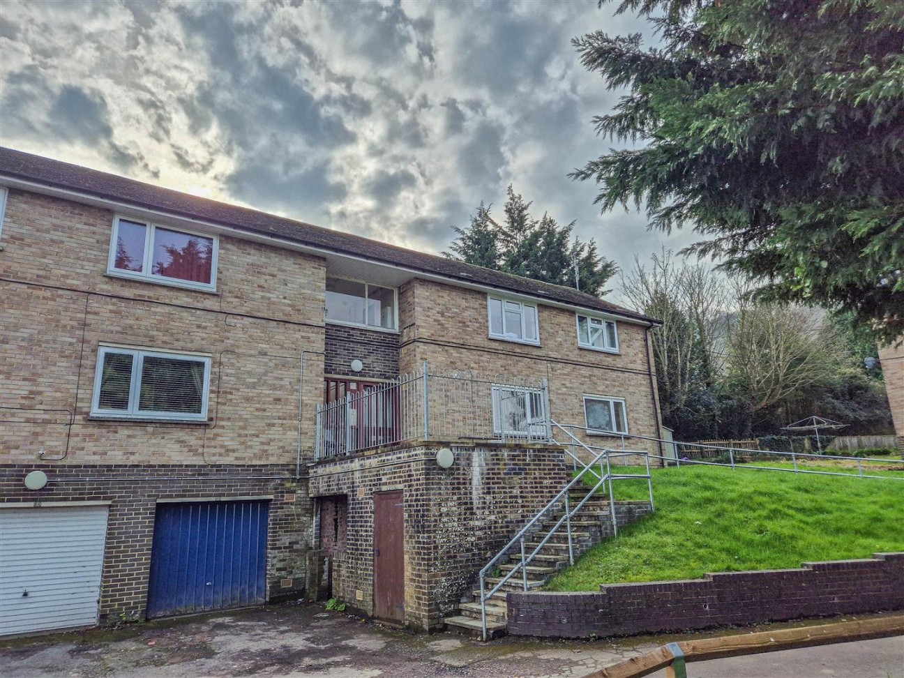 Springfields, Dursley