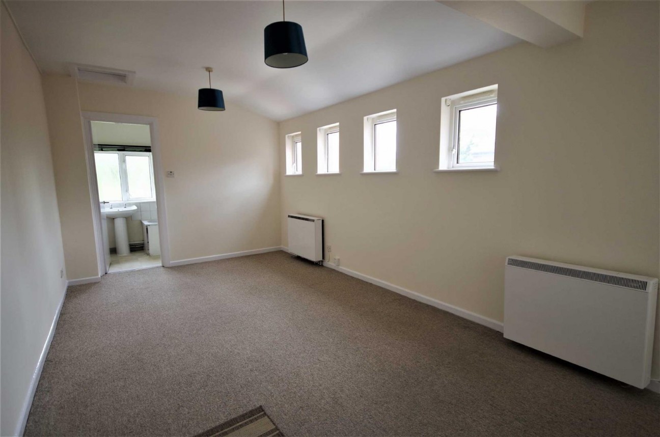 Flat 8, Cotswold House, 35 Long Street, Dursley