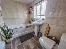 Cambridge Avenue, Dursley