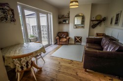 Olive Grove, Dursley