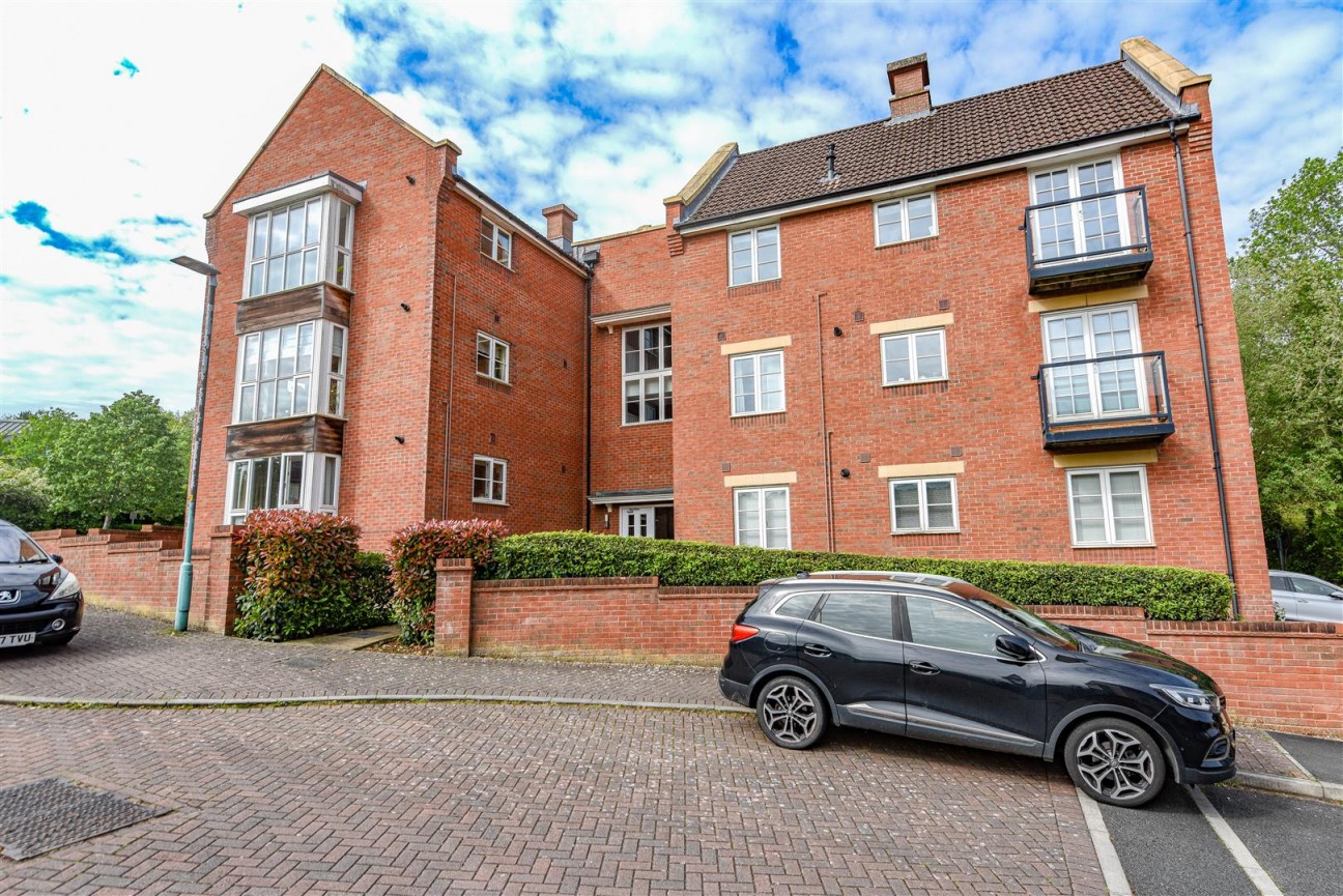 Alexandra Close, Dursley