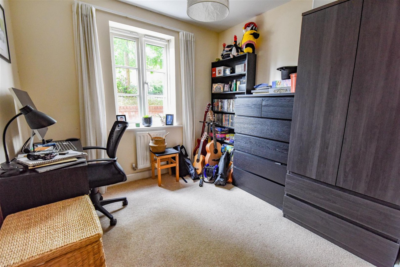 Alexandra Close, Dursley