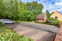Alexandra Close, Dursley