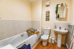 Alexandra Close, Dursley