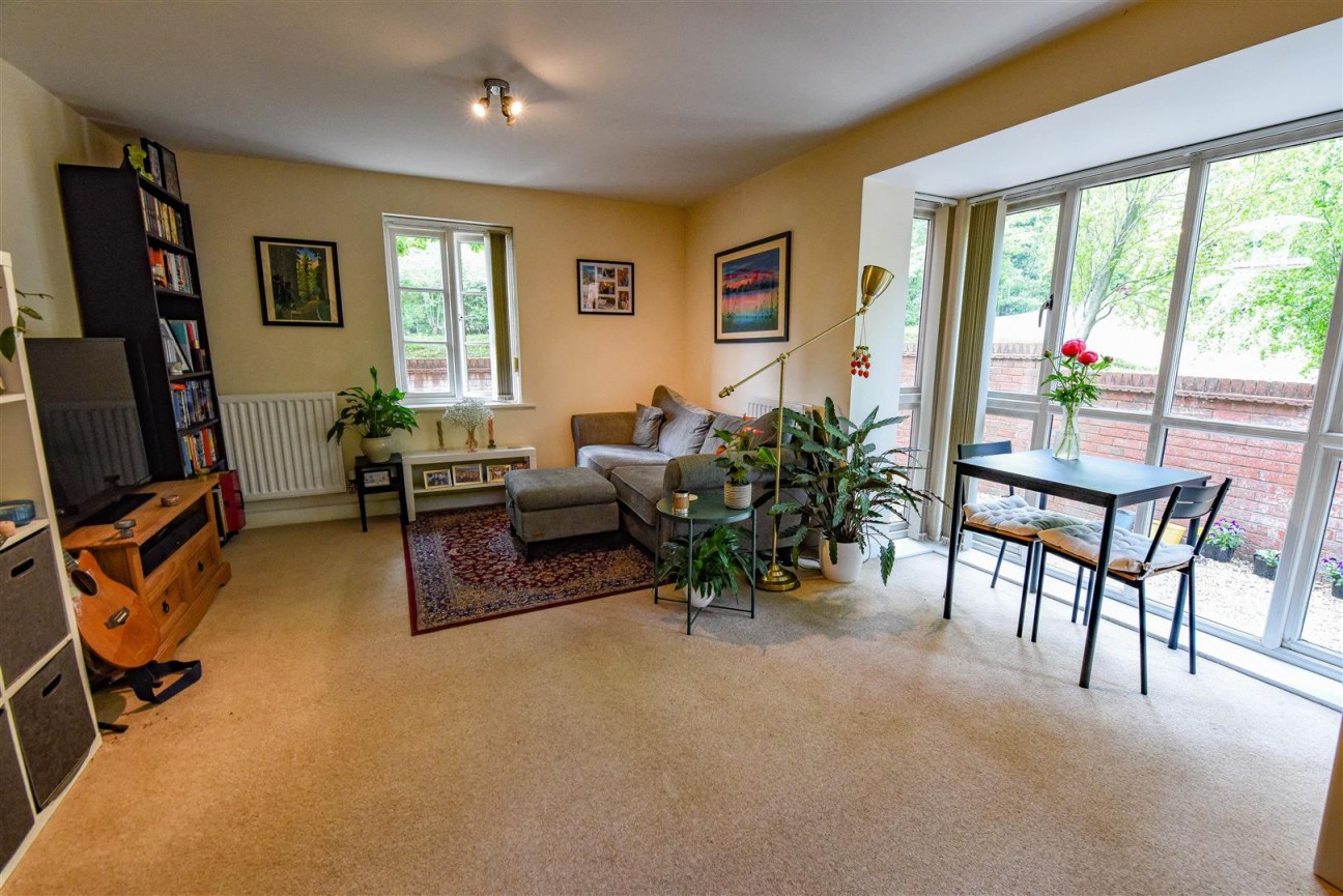 Alexandra Close, Dursley