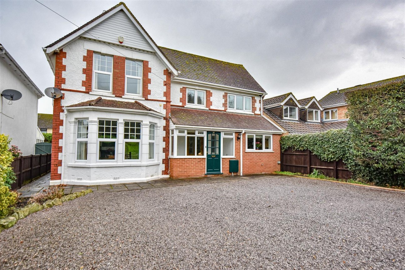 Dursley Road, Cam