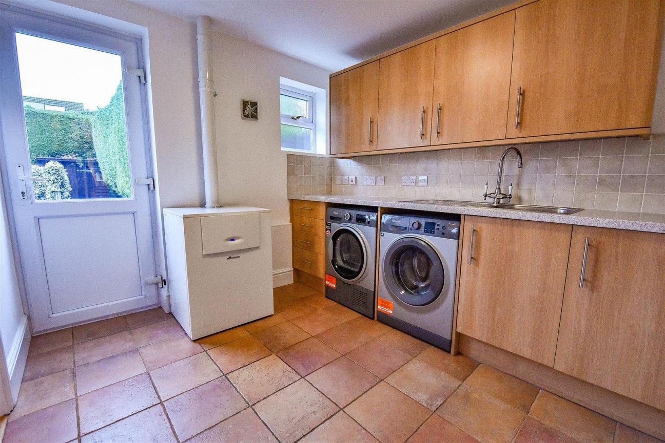 Dursley Road, Cam