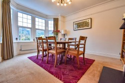 Dursley Road, Cam