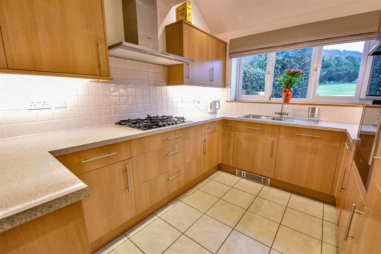 Dursley Road, Cam