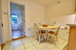 Dursley Road, Cam