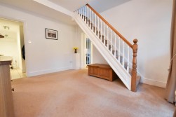 Dursley Road, Cam