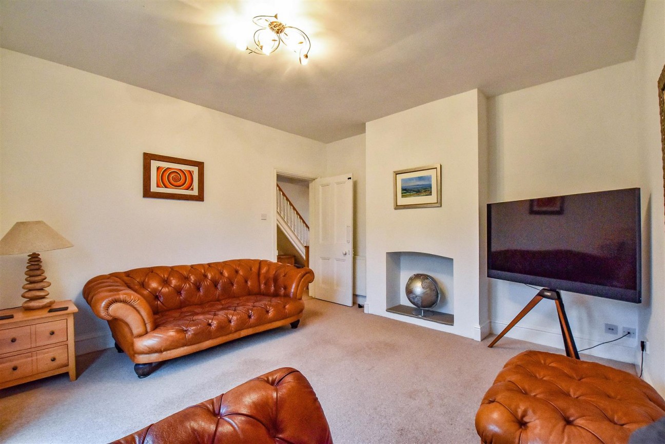 Dursley Road, Cam