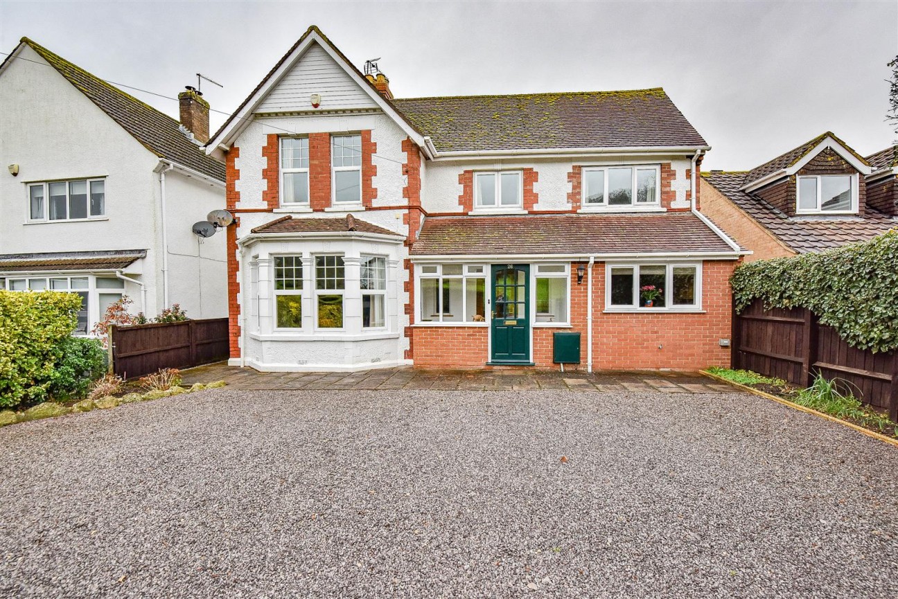 Dursley Road, Cam