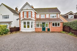 Dursley Road, Cam