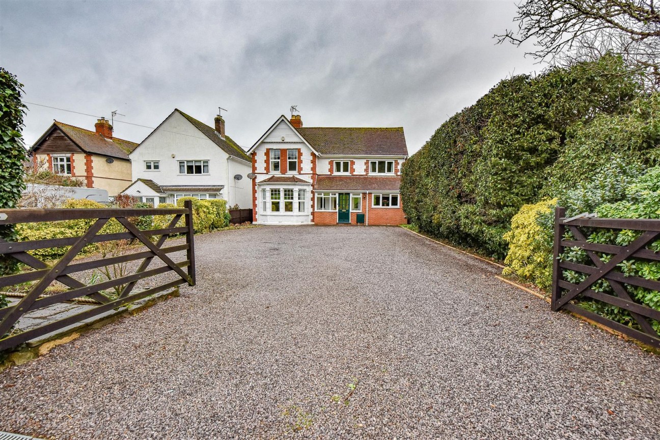 Dursley Road, Cam