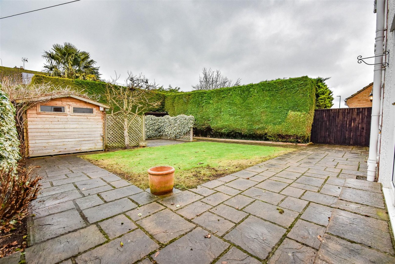 Dursley Road, Cam