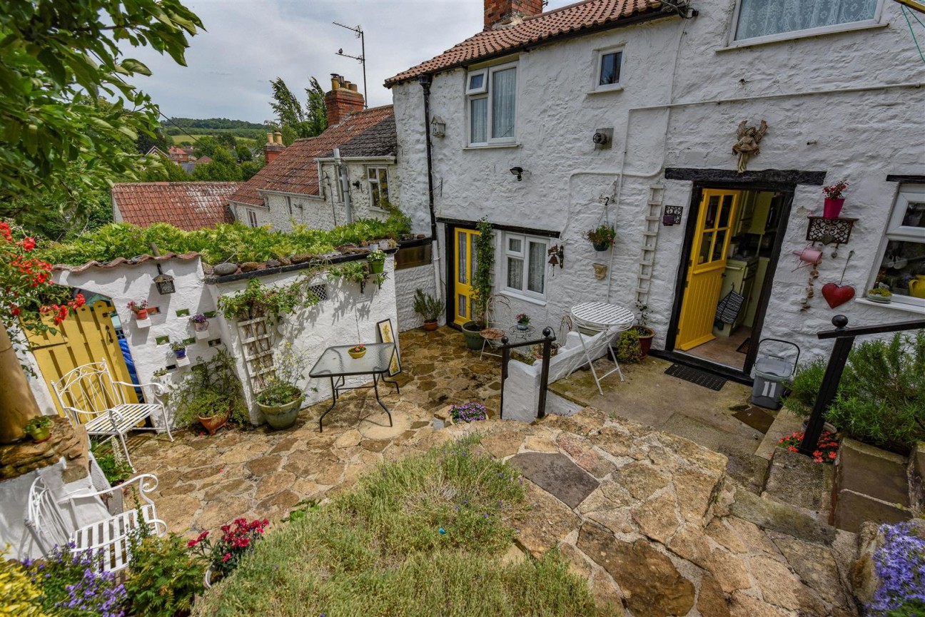Hill Square, Cam