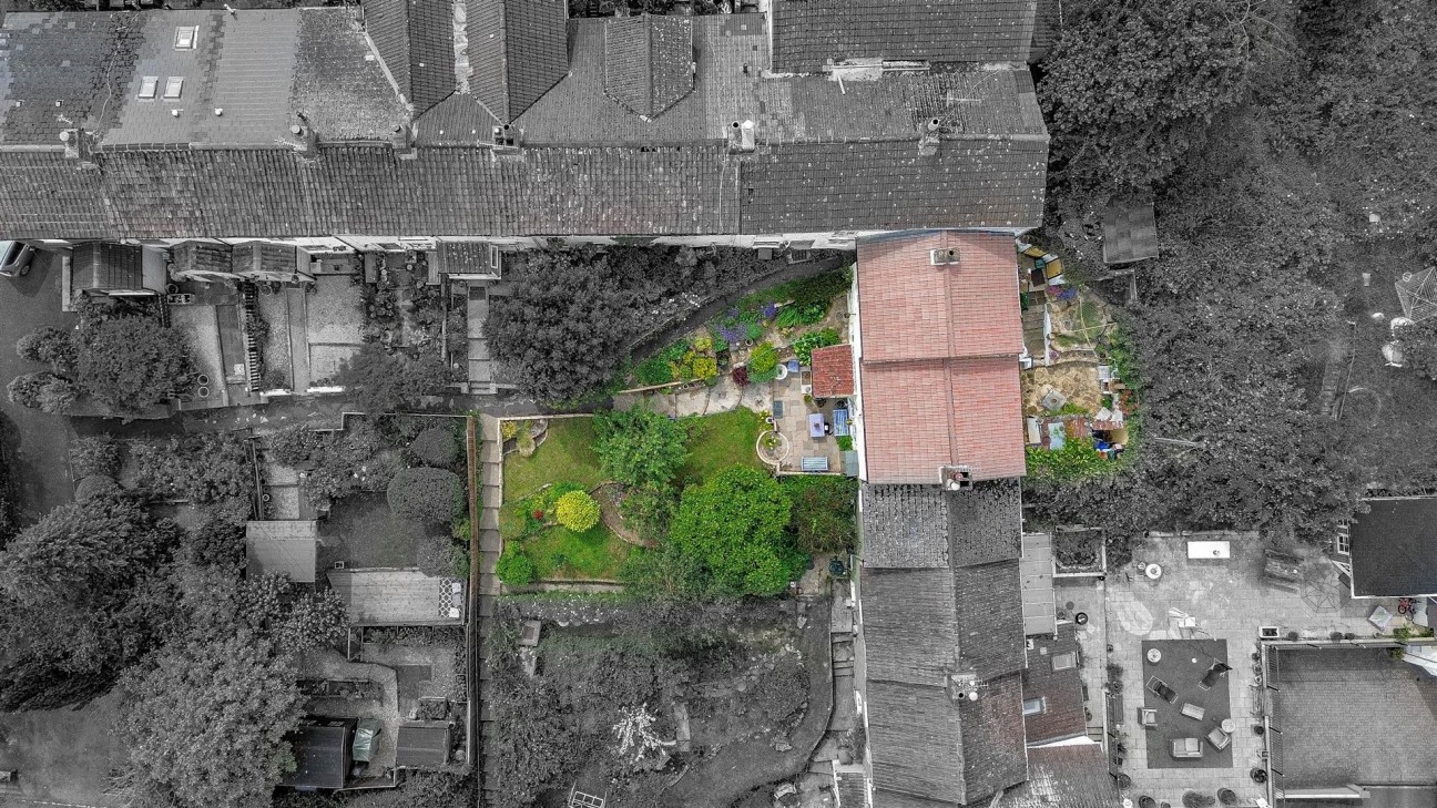 Hill Square, Cam