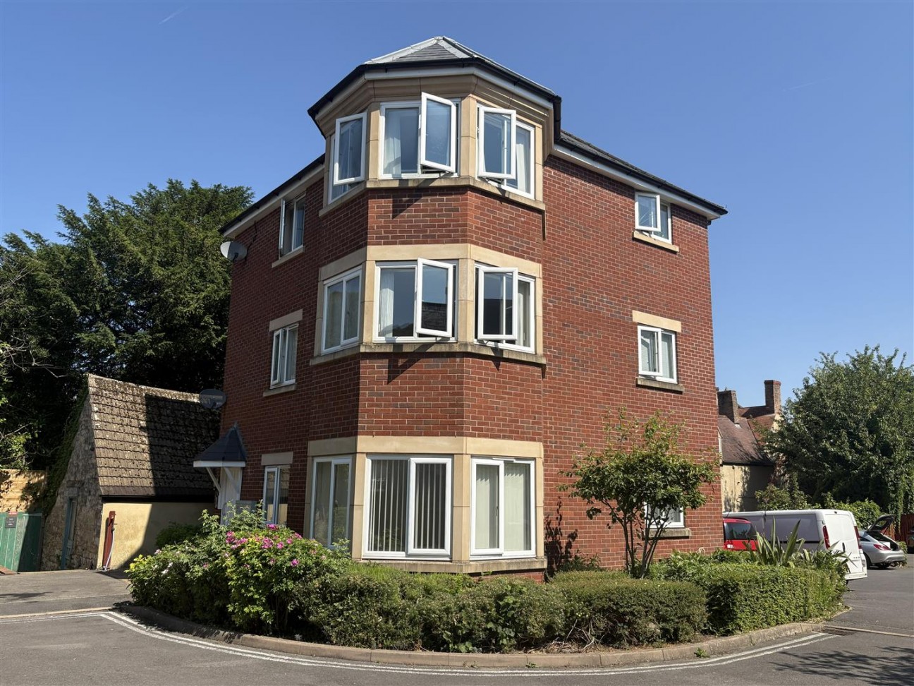 Legion Close, Dursley